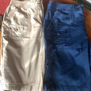 2 Pair (Navy&Khaki) Gloria Vanderbilt Shorts Size 12 NWOT
